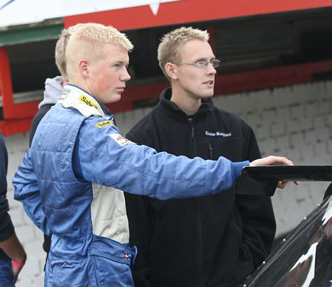 Ulrik Linnemann (t.v.) koncentrerer sig inden starten på EM-finalen i Estering lidt uden for Hamborg.